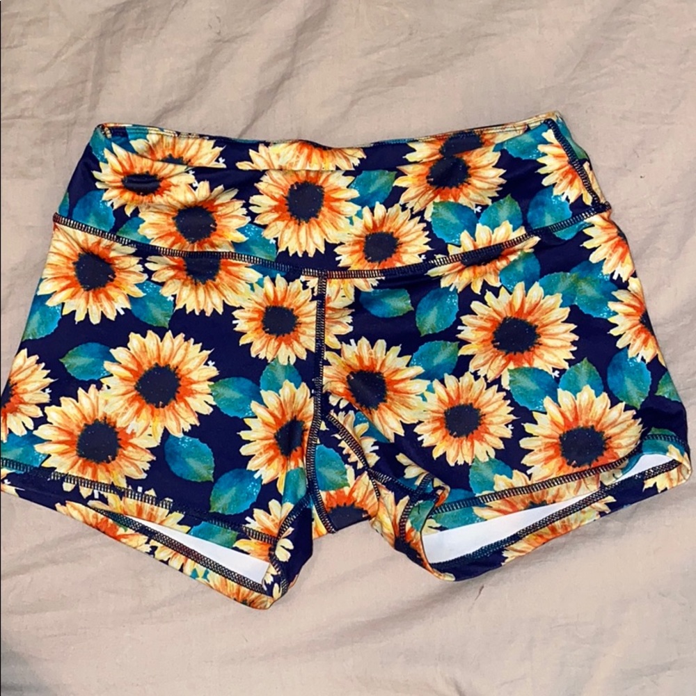 Born primitive double take booty short